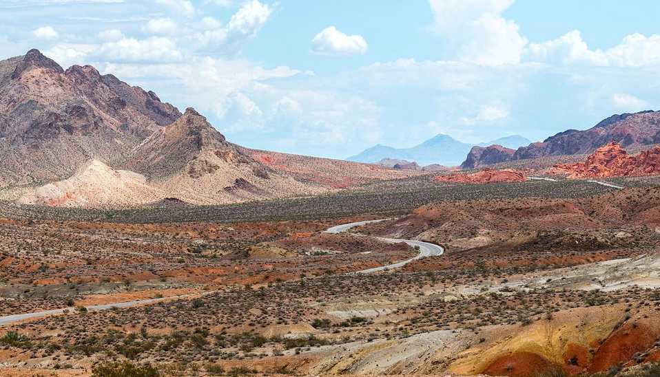 Which iconic state is holding down the VIP spot directly south of Oregon?